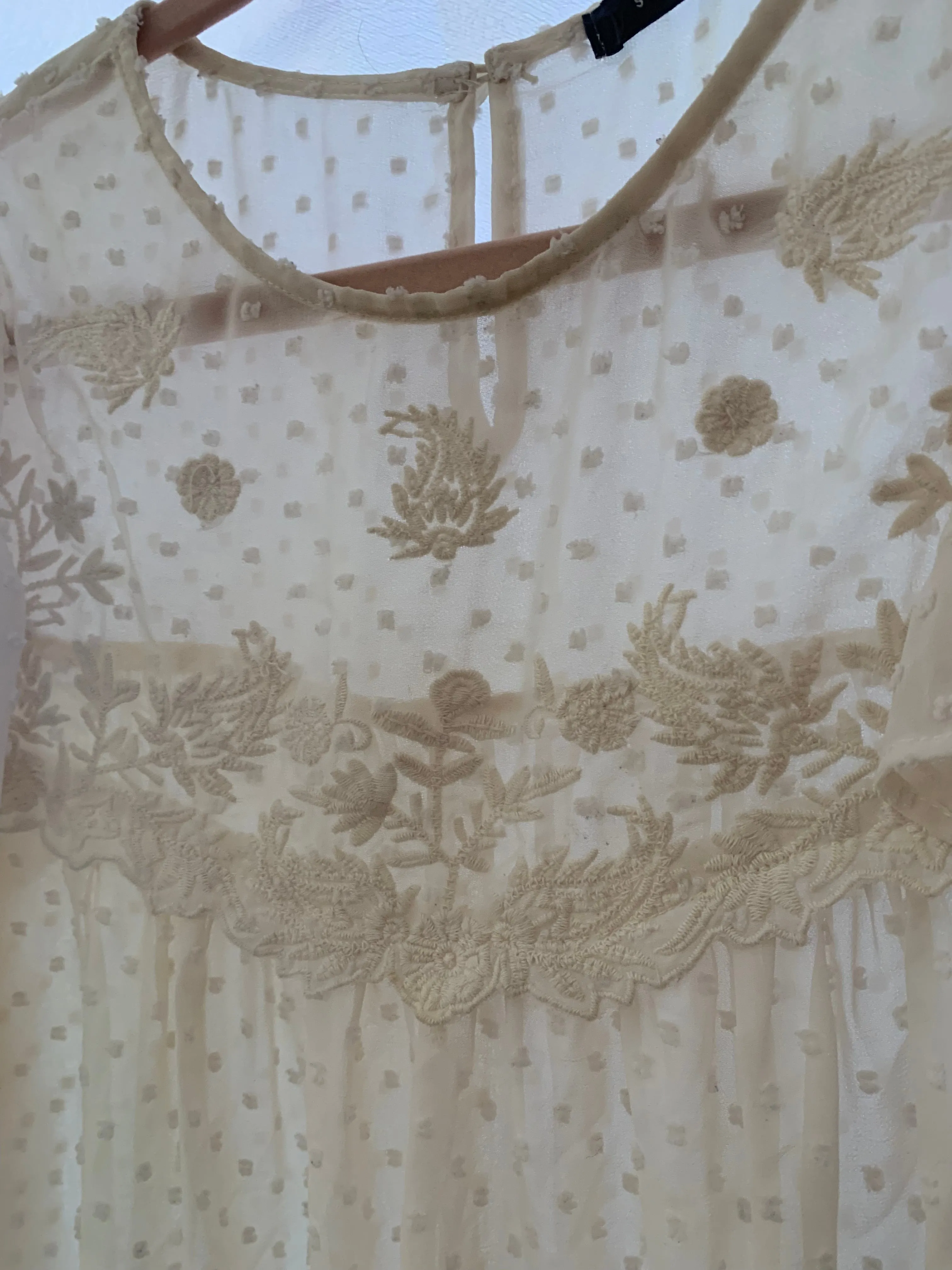 Suzy Shier Cream Lace Blouse Size Medium