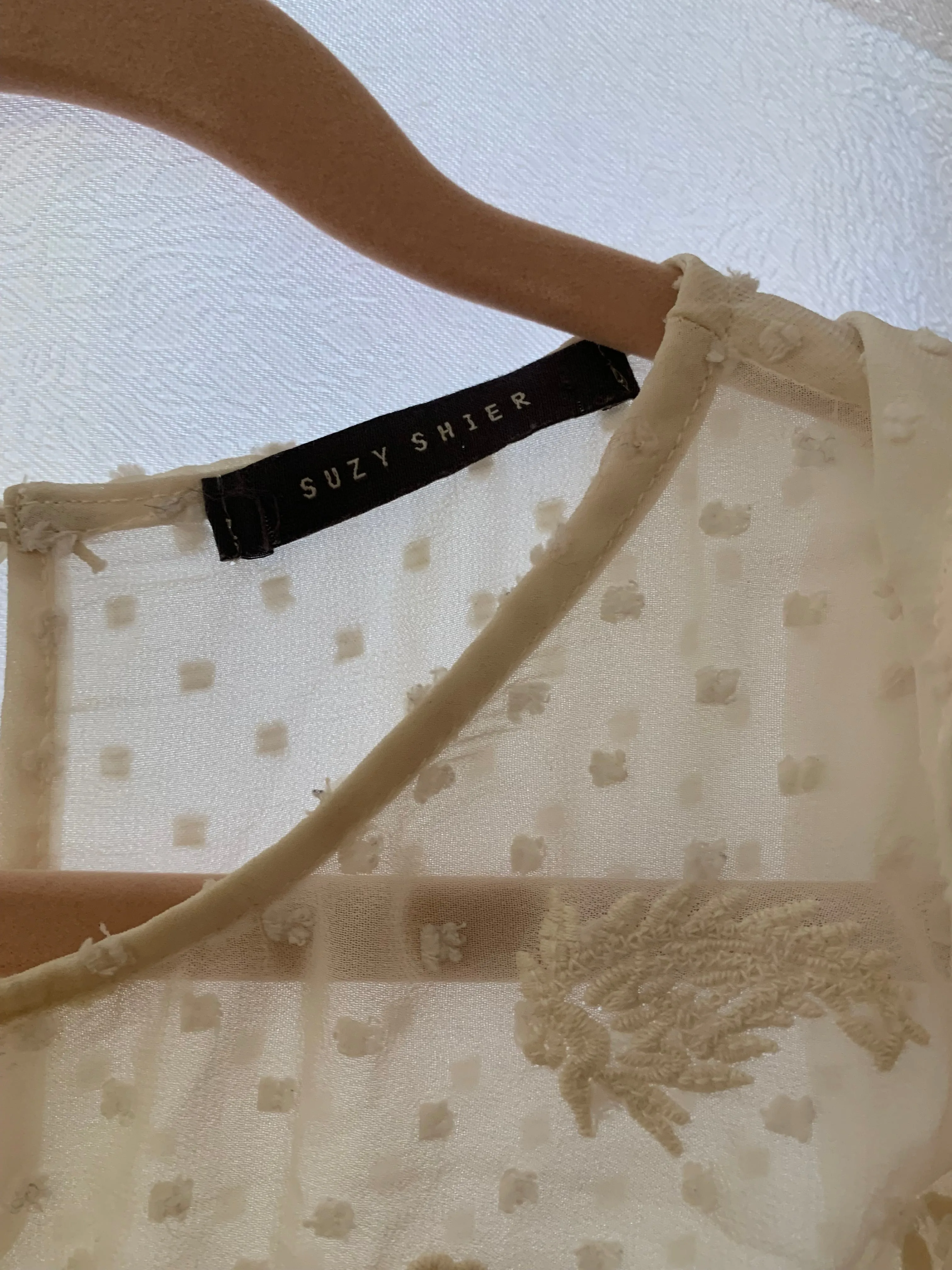 Suzy Shier Cream Lace Blouse Size Medium